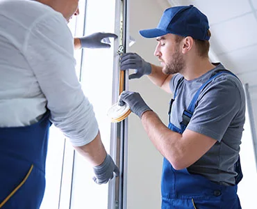 glass repair experts in Buenaventura Lakes, FL